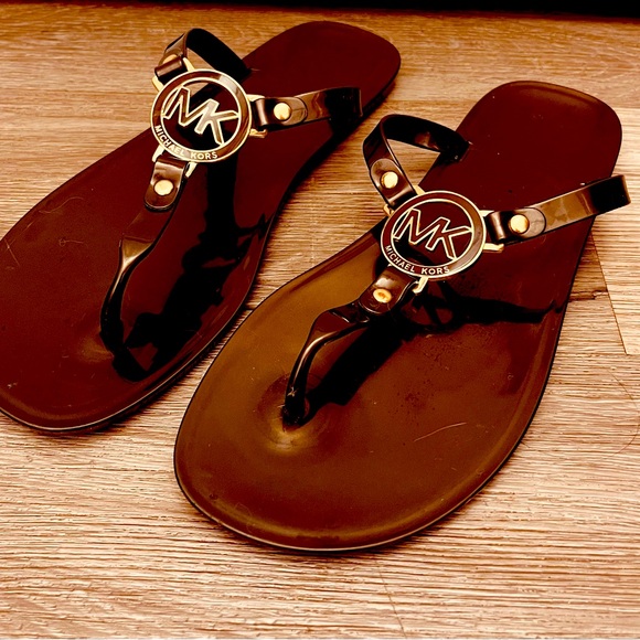 Michael Kors Sandal with Gold Emblem - Picture 2 of 3